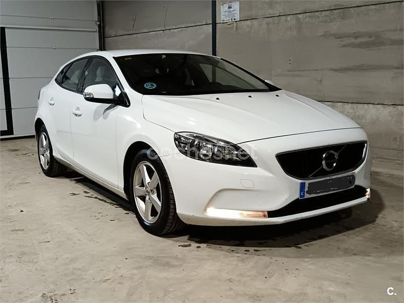 Blanco Usado 2016 Volvo V40 Kinetic Berlina | 10.500 € (Precio justo) - Imagen 1/4
