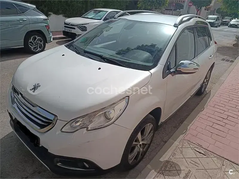 Usado Peugeot 2008 Allure 110 CV (80 kW) 2016 Blanco SUV