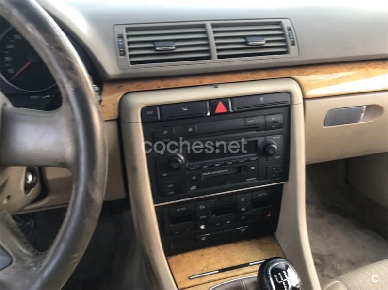 Usado Audi A4 140 CV (102 kW) 2005 Azul Berlina