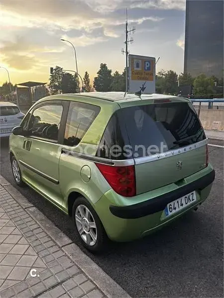Usado Peugeot 1007 75 CV (55 kW) 2005 Verde Monovolumen