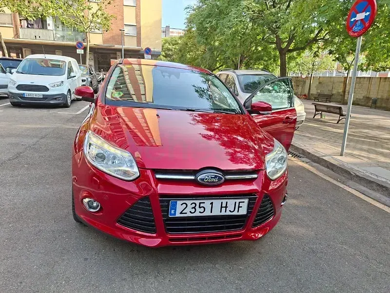 Usado Ford Focus Titanium 150 CV (110 kW) 2012 Granate Berlina