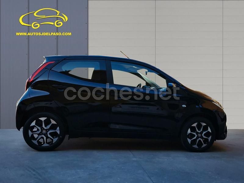 Usado Toyota Aygo 72 CV (52 kW) 2021 Negro Utilitario
