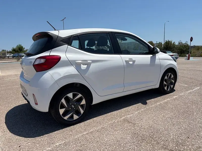 Usado Hyundai i10 67 CV (49 kW) 2024 Blanco Utilitario
