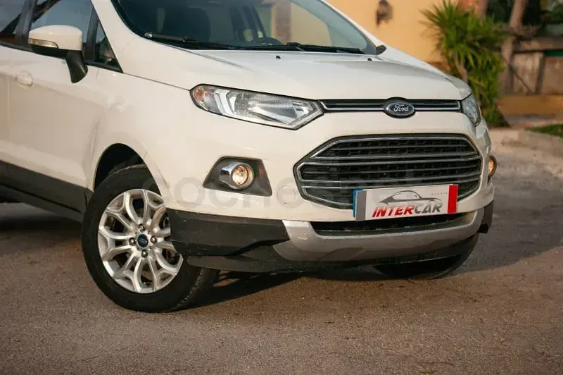 Usado Ford Ecosport Titanium 112 CV (82 kW) 2017 Blanco SUV
