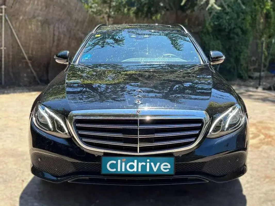 Usado Mercedes E300 194 CV (142 kW) 2019 Negro Familiar