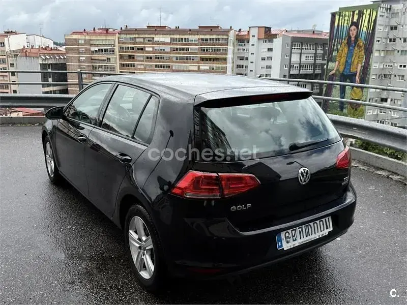 Usado VW Golf VII Advance 105 CV (77 kW) 2012 Negro Berlina
