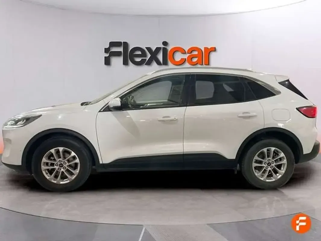 Usado Ford Kuga Titanium 150 CV (110 kW) 2023 Blanco SUV