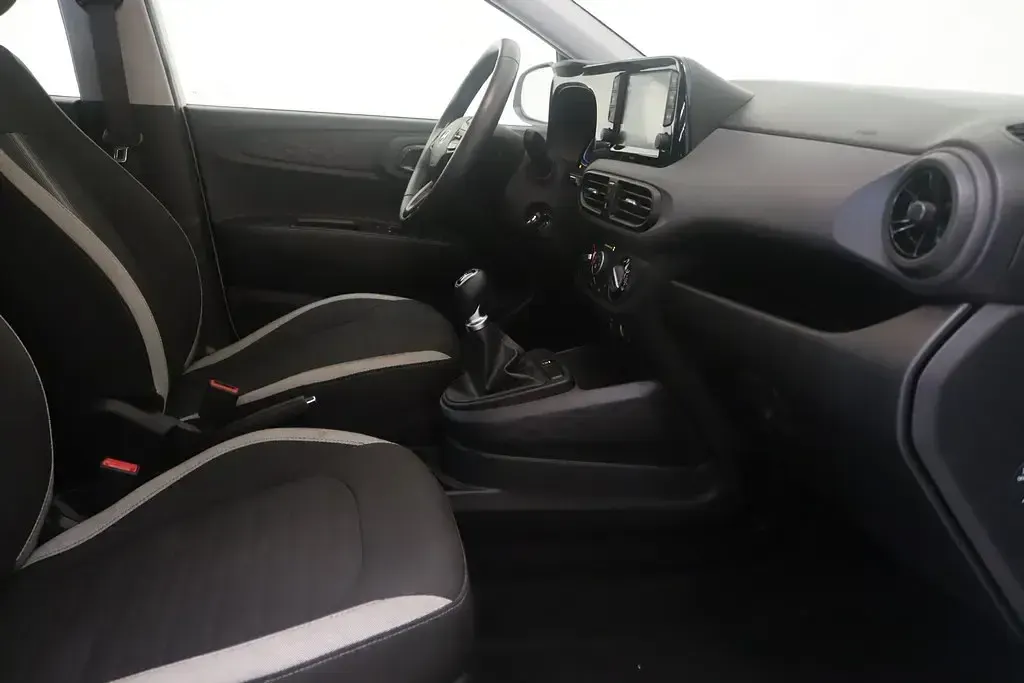Usado Hyundai i10 67 CV (49 kW) 2025 Blanco Utilitario