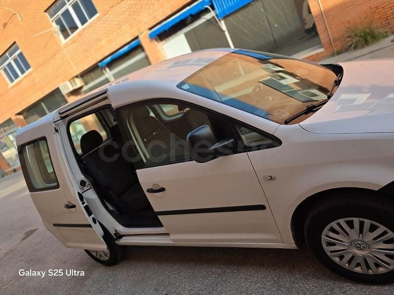 Usado VW Caddy Comfortline 102 CV (75 kW) 2014 Blanco Monovolumen
