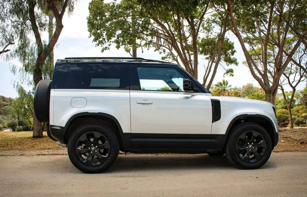 Usado Land Rover Defender SE 200 CV (147 kW) 2020 Plateado SUV