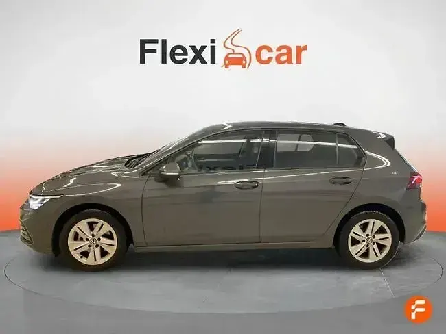 Usado VW Golf VIII Life 131 CV (96 kW) 2021 Gris Berlina