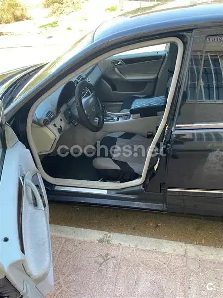 Usado Mercedes C220 Elegance 143 CV (105 kW) 2002 Negro Berlina