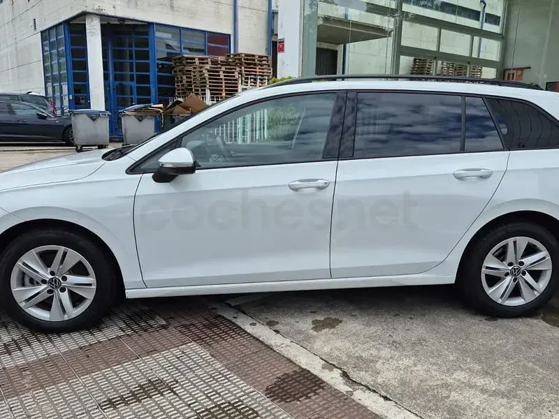 Usado VW Golf VIII Life 115 CV (84 kW) 2023 Blanco Familiar