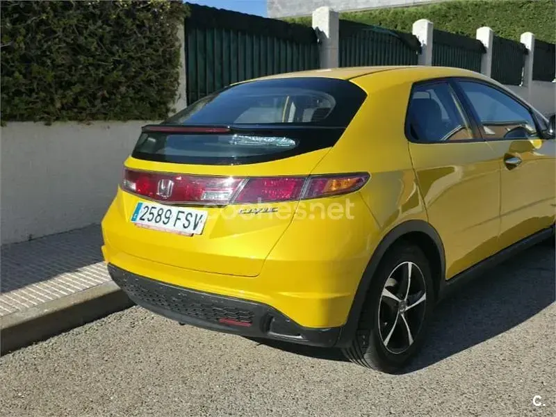 Usado Honda Civic Comfort 83 CV (61 kW) 2007 Amarillo Berlina