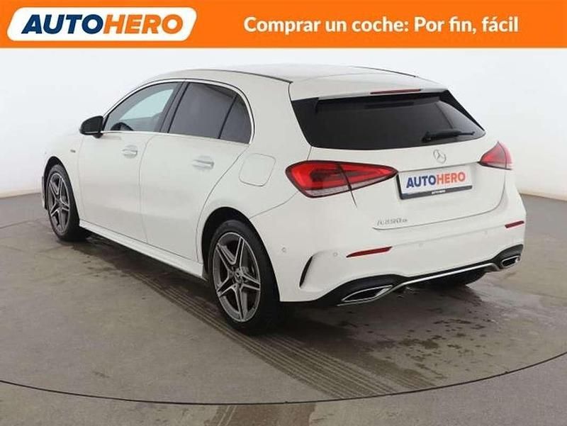 Usado Mercedes A250 AMG line 218 CV (160 kW) 2021 Blanco Berlina