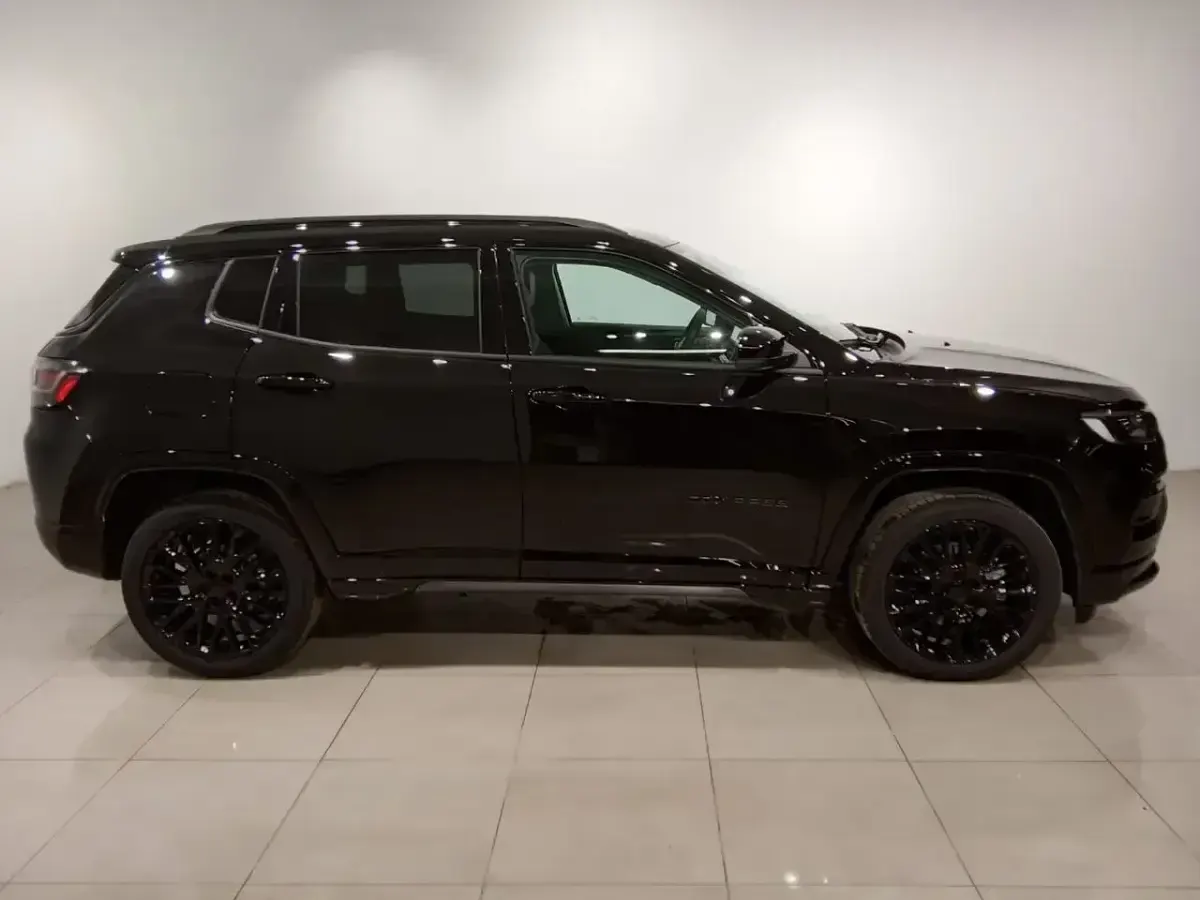 Usado Jeep Compass Altitude 130 CV (95 kW) 2023 Negro SUV