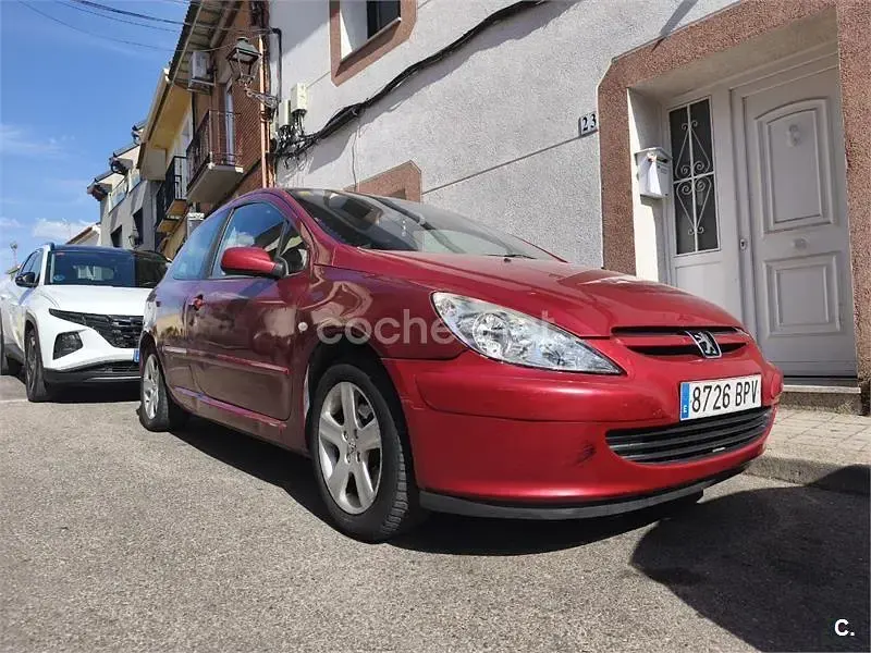 Usado Peugeot 307 110 CV (80 kW) 2001 Rojo Utilitario