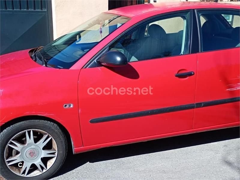 Usado Seat Ibiza Stella 64 HP (47 kW) 2004 Vermelho Citadino
