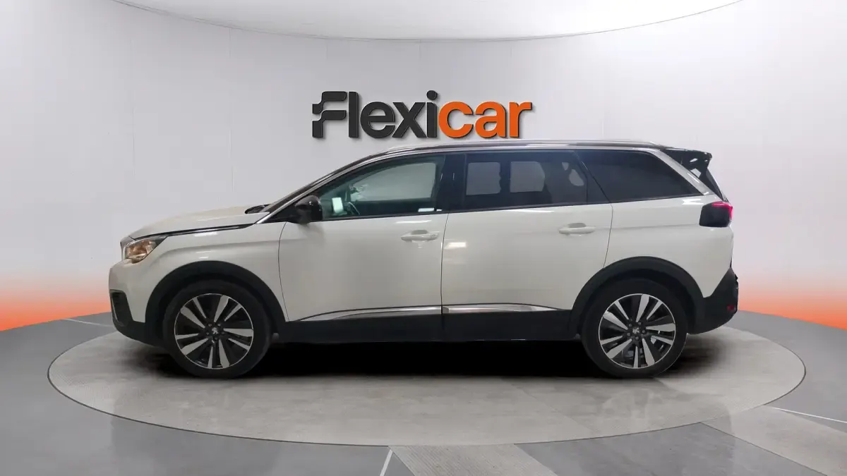 Usado Peugeot 5008 Allure 130 CV (95 kW) 2019 Blanco SUV