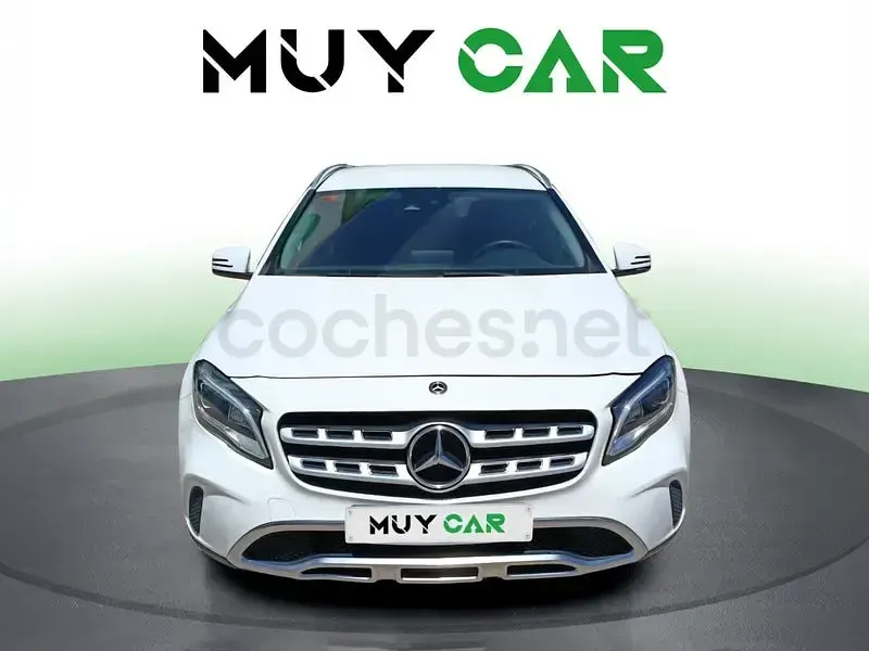 Usado Mercedes GLA180 122 CV (89 kW) 2019 Blanco SUV