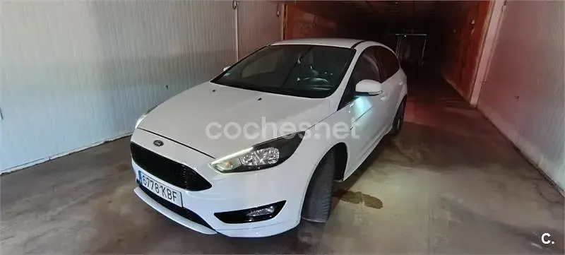 Usado Ford Focus ST-Line 125 CV (91 kW) 2017 Blanco Berlina
