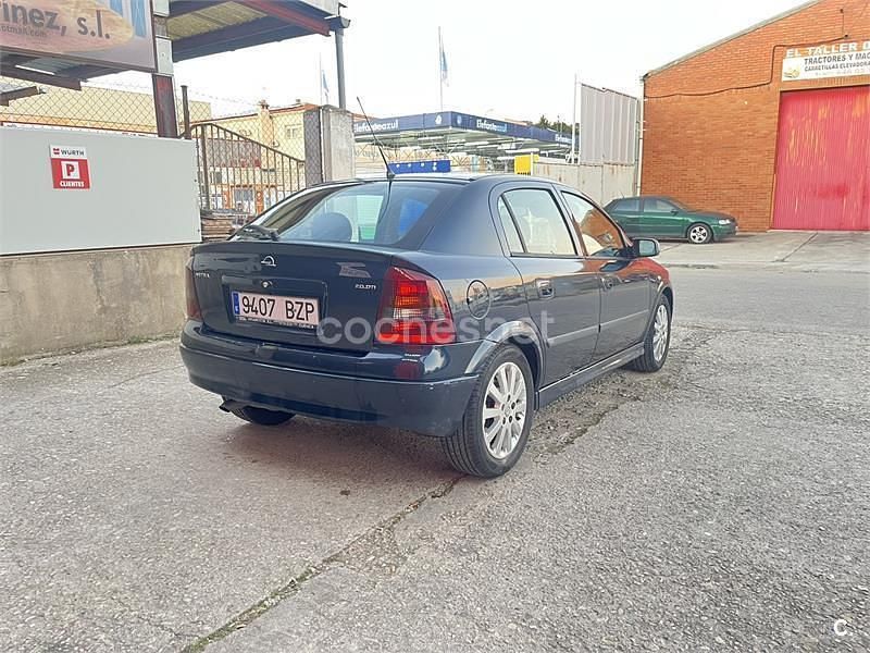 Usado Opel Astra Elegance 100 CV (73 kW) 2002 Azul Berlina
