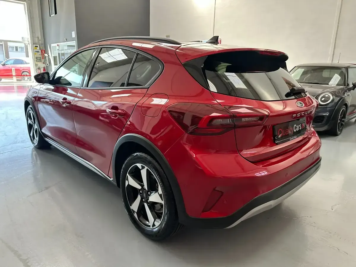 Usado Ford Focus Active 155 CV (114 kW) 2024 Rojo Berlina