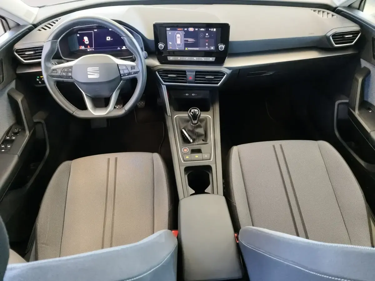 Usado Seat Leon Style 150 CV (110 kW) 2022 Blanco