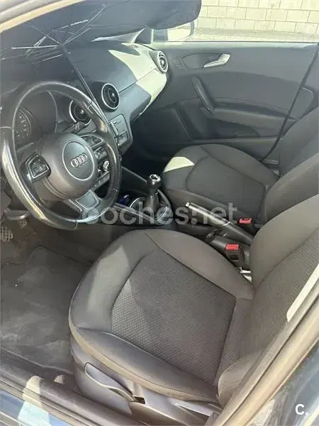 Usado Audi A1 Sportback Attraction 95 CV (69 kW) 2018 Azul Utilitario