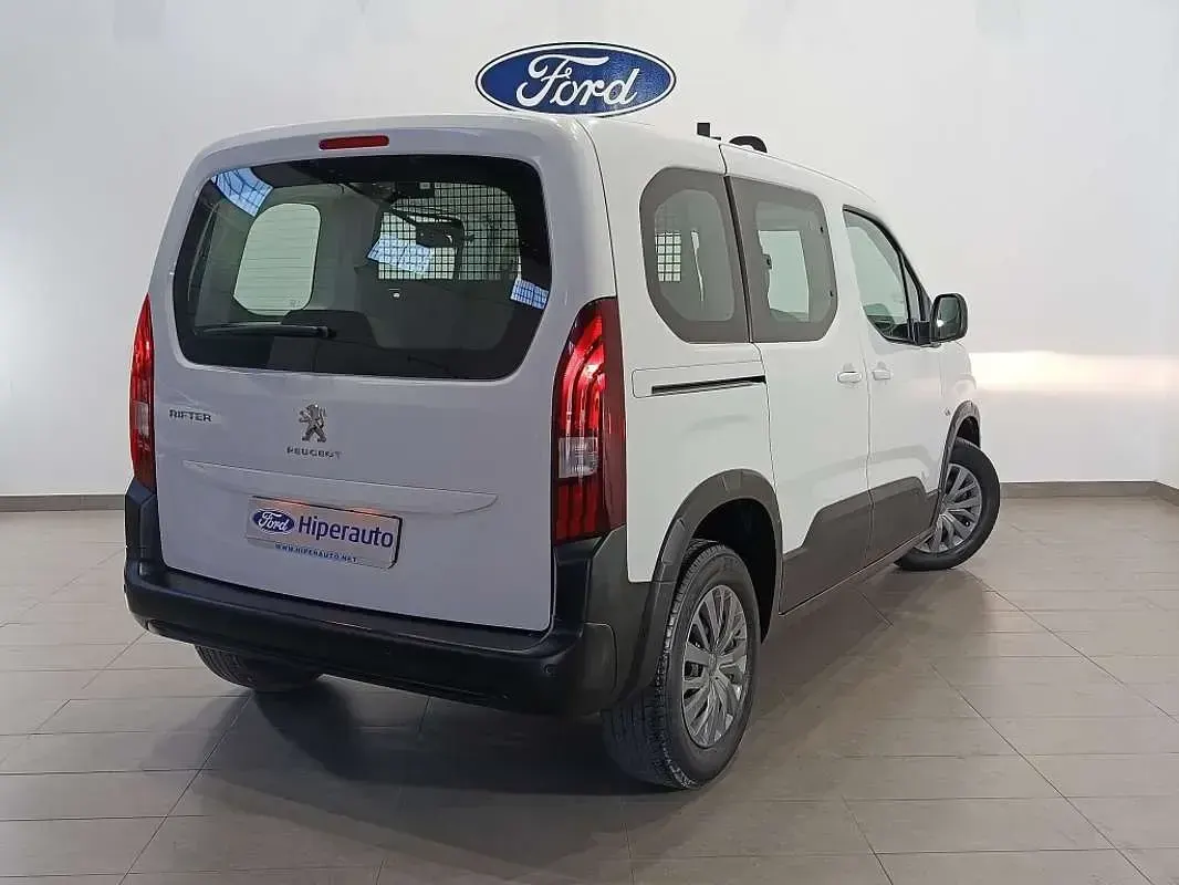 Usado Peugeot Rifter Business-Line 102 CV (75 kW) 2023 Blanco Monovolumen