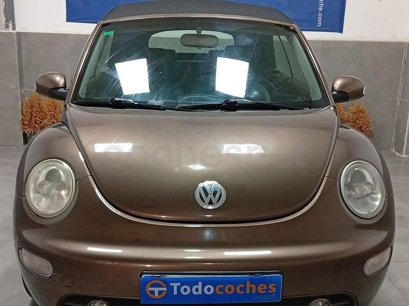 Usado VW New Beetle 100 CV (73 kW) 2003 Marrón Utilitario