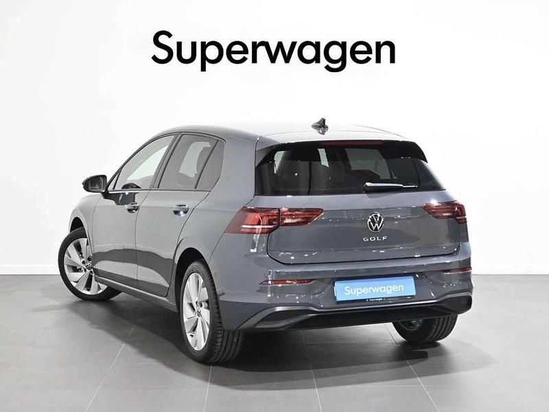 Usado VW Golf VIII 116 CV (85 kW) 2025 Gris Utilitario