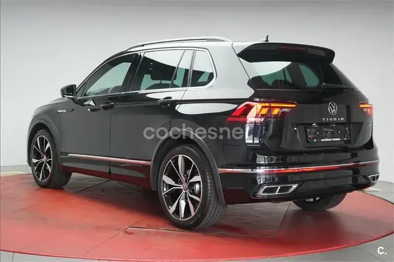 Begagnad VW Tiguan R-line 150 HK (110 kW) 2022 Svart SUV