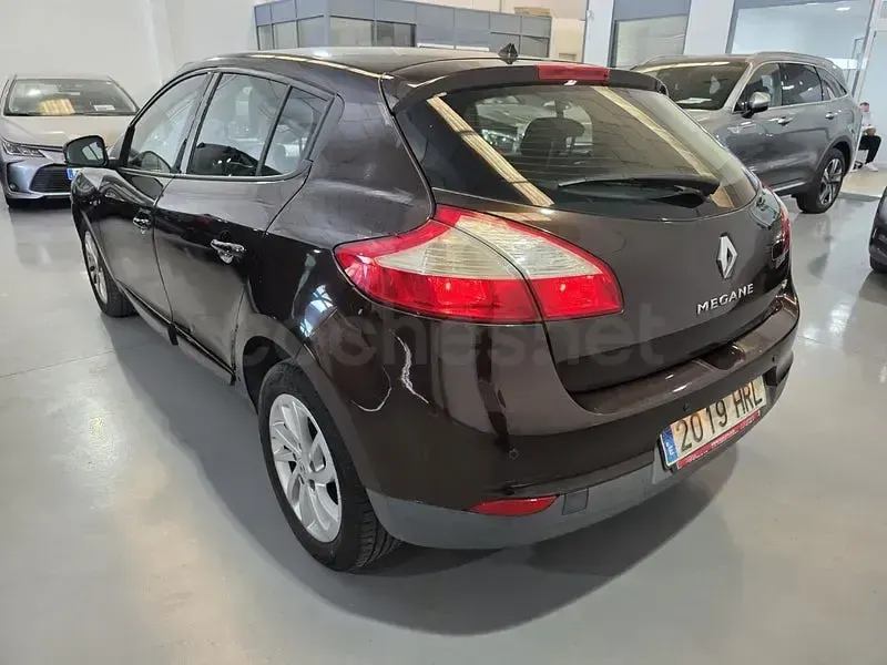 Usado Renault Mégane Expression 110 CV (80 kW) 2013 Negro Berlina
