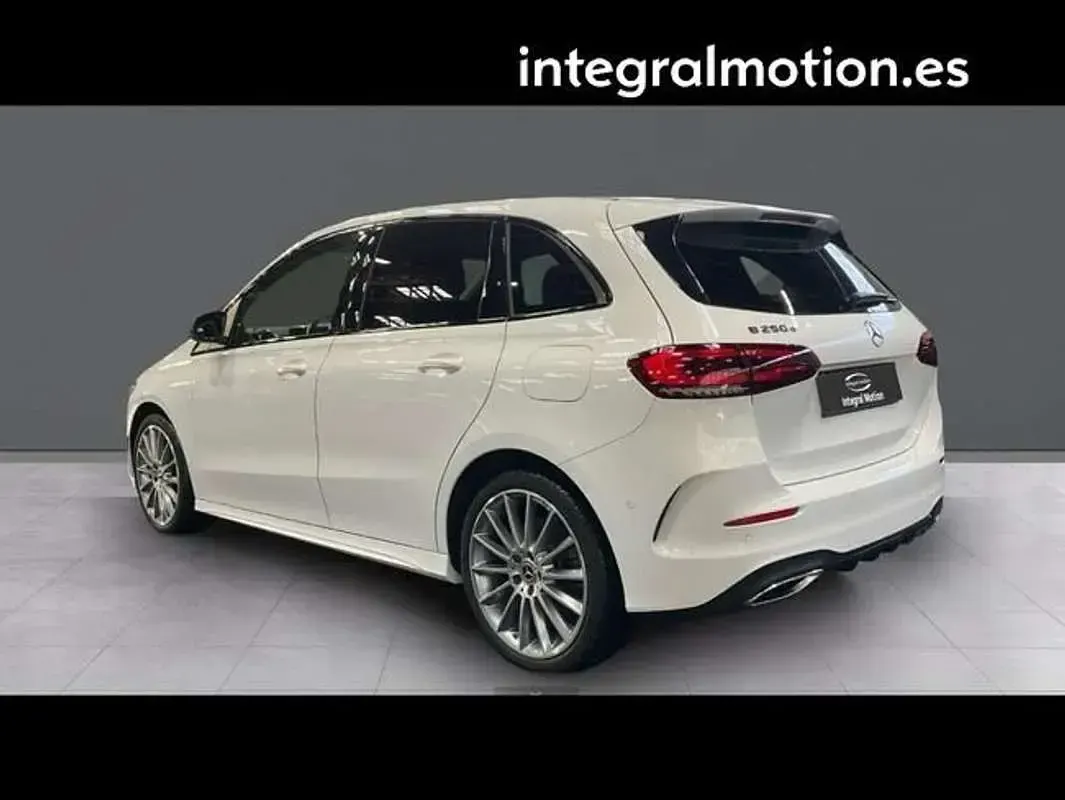 Usado Mercedes B250 218 CV (160 kW) 2022 Blanco Utilitario