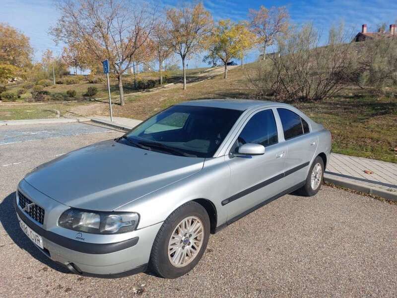 Usado Volvo S60 163 CV (119 kW) 2004 Gris Berlina