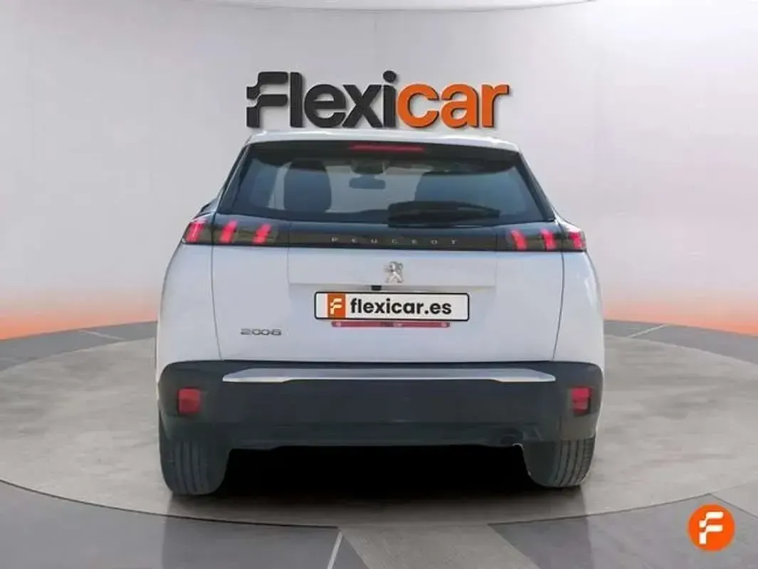 Usado Peugeot 2008 Active 101 CV (74 kW) 2020 Blanco SUV