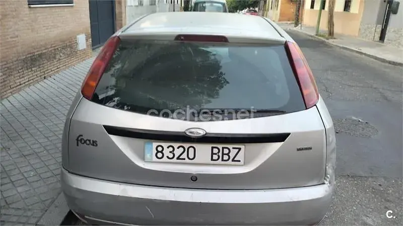 Usado Ford Focus Ambiente 90 CV (66 kW) 2000 Blanco Berlina