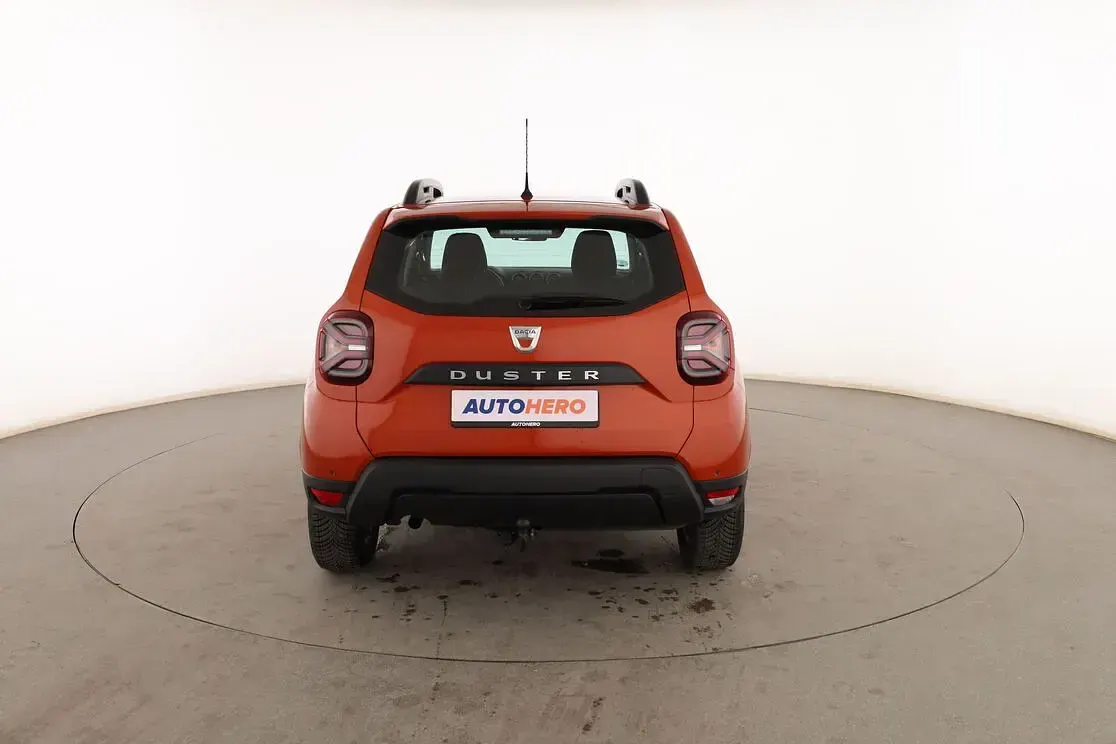 Usado Dacia Duster Comfort 116 CV (85 kW) 2022 Naranja SUV