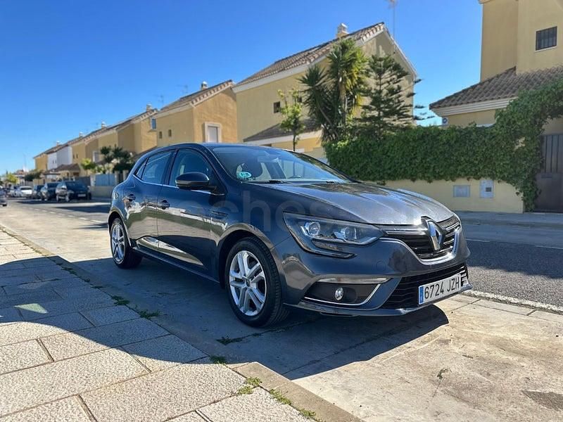 Usado Renault Mégane IV Business 110 CV (80 kW) 2017 Gris / plata Berlina