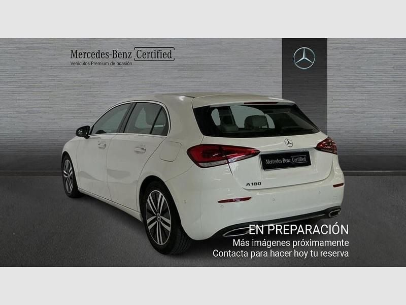 Usado Mercedes A180 Progressive 136 CV (100 kW) 2022 Amarillo sol estándar Utilitario