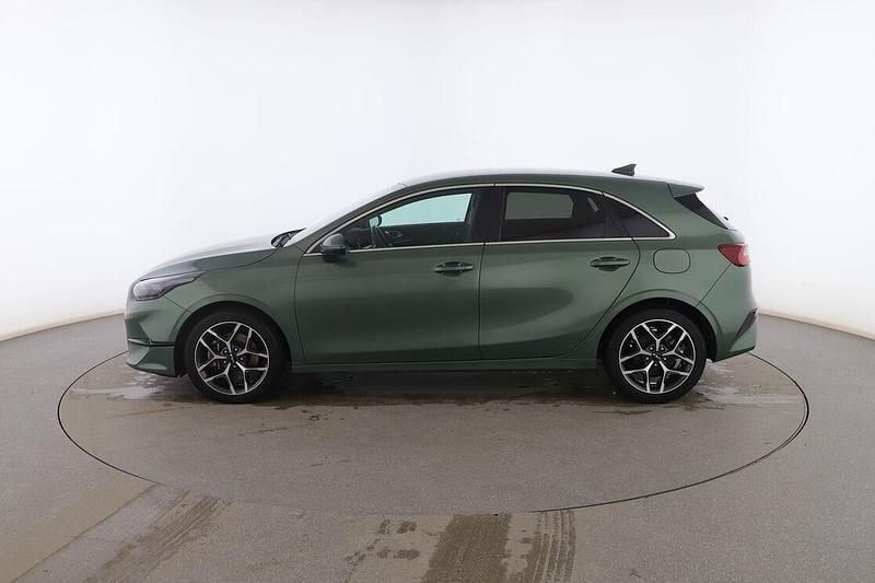 Usado Kia Ceed 101 CV (74 kW) 2022 Verde Utilitario