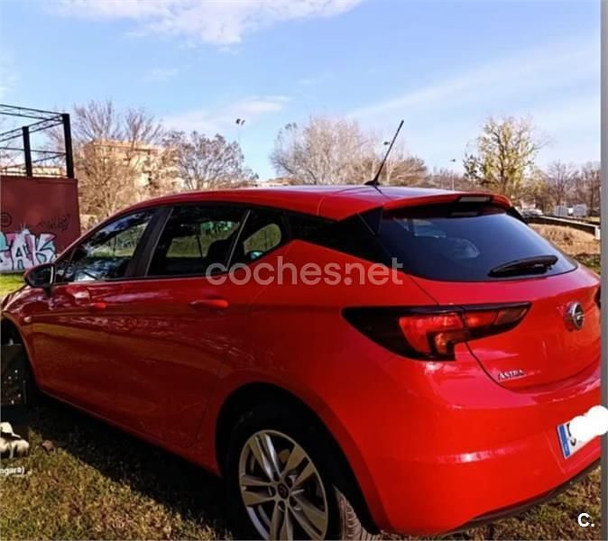 Usado Opel Astra Dynamic 110 CV (80 kW) 2018 Rojo Berlina