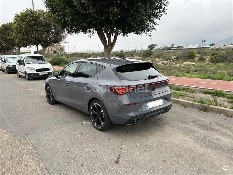 Usado Cupra Leon 150 CV (110 kW) 2024 Gris / plata Berlina