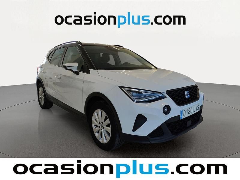 Usado Seat Arona Style Plus 110 CV (80 kW) 2021 Blanco SUV