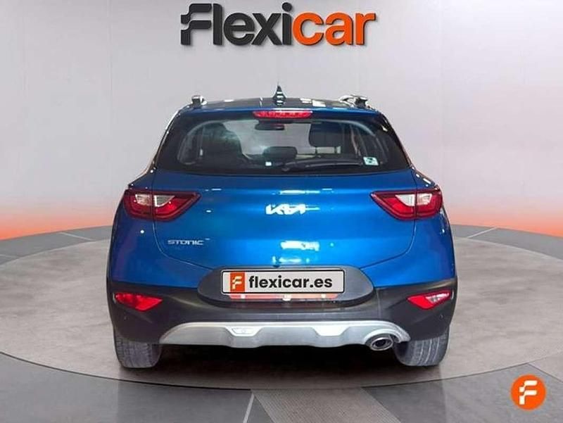 Usado Kia Stonic 84 CV (61 kW) 2023 Blanco SUV