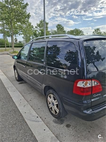Usado Ford Galaxy Ghia 130 CV (95 kW) 2005 Negro Monovolumen