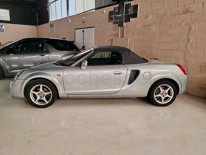 Usado Toyota MR2 140 CV (102 kW) 2002 Gris / plata Descapotable