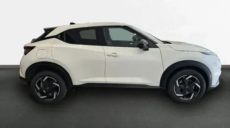 Usado Nissan Juke N-Connecta 114 CV (83 kW) 2022 Lunar white (metalizado) techo SUV