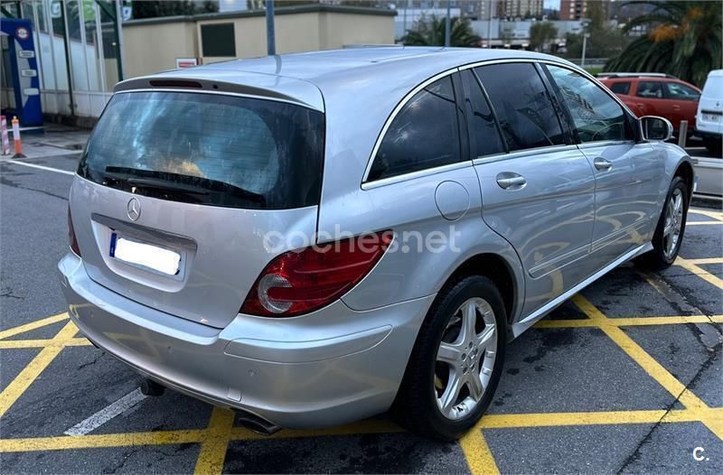 Usado Mercedes R320 224 CV (164 kW) 2006 Gris / plata Monovolumen